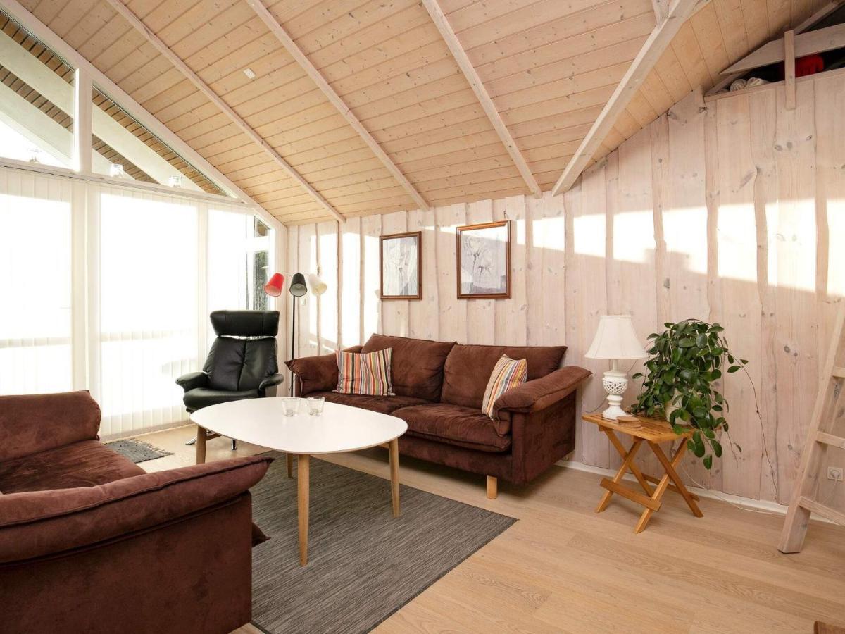 Three-Bedroom Holiday Home In Rodby 38 Kramnitse Ngoại thất bức ảnh